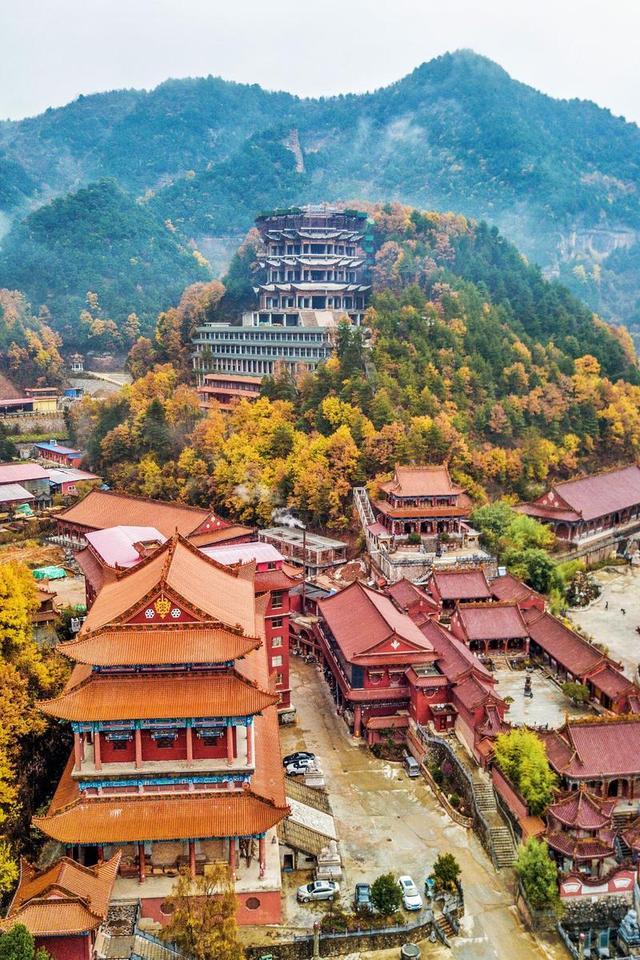 西北最值得去的人间净土,快来这里静听松涛阵鸣,一睹佛光显现吧