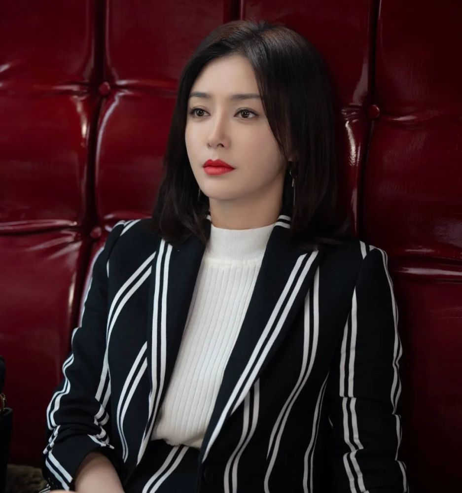 莫向晚的职场丽人穿搭图鉴请接收