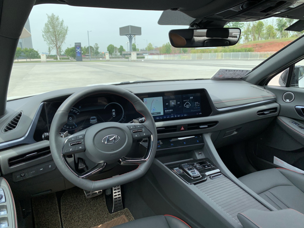 大家也能够对第十代索纳塔的内饰猜出个八九不离十