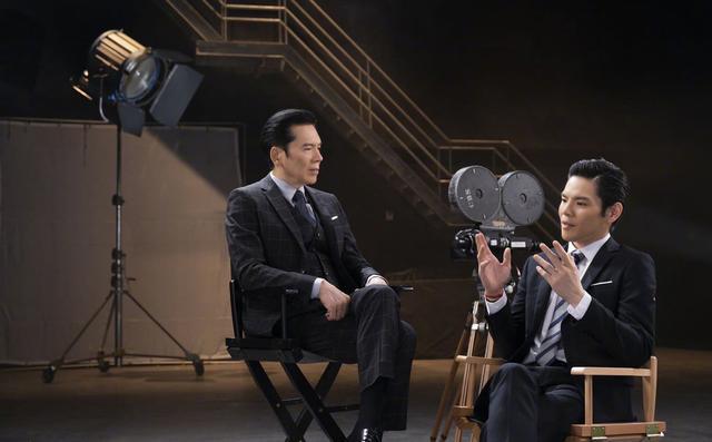 向佐父子罕见合体 71岁向华强容颜不老 与35岁儿子同框似兄弟 腾讯新闻