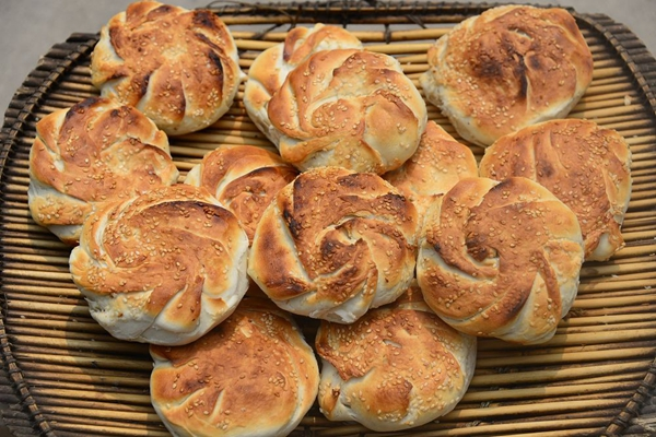 聊城市茌平区特色小吃马蹄烧饼制作考究