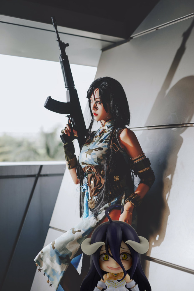 少女前线03式cos这迷彩旗袍也太a了吧阿伟这下惨了