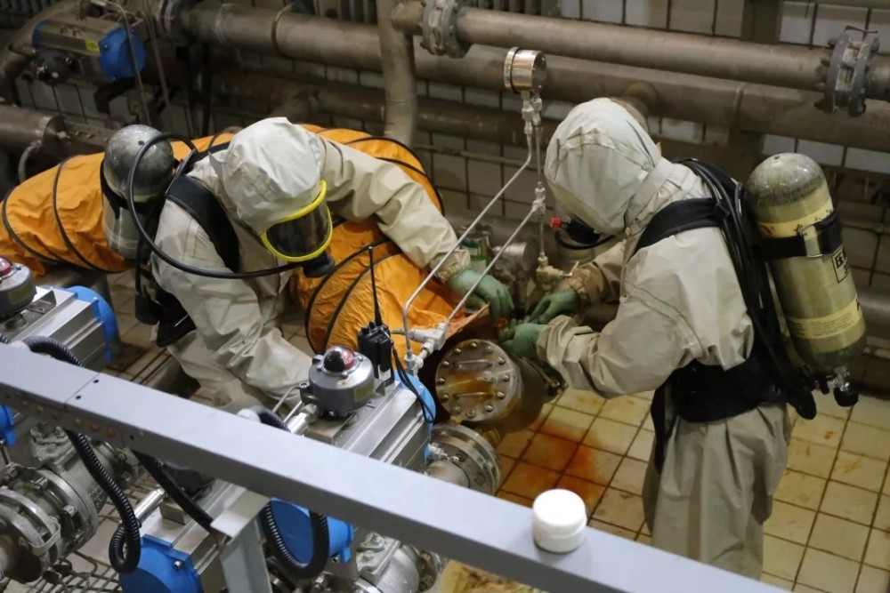 已知加注燃料的助推器与芯一二级采用的燃料是四氧化二氮与偏二甲肼