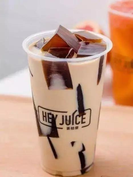 奶茶升杯快乐加倍