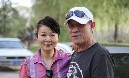 只知道的是,最终杜志国和自己的第三任妻子郑卫莉携手步入了婚姻的