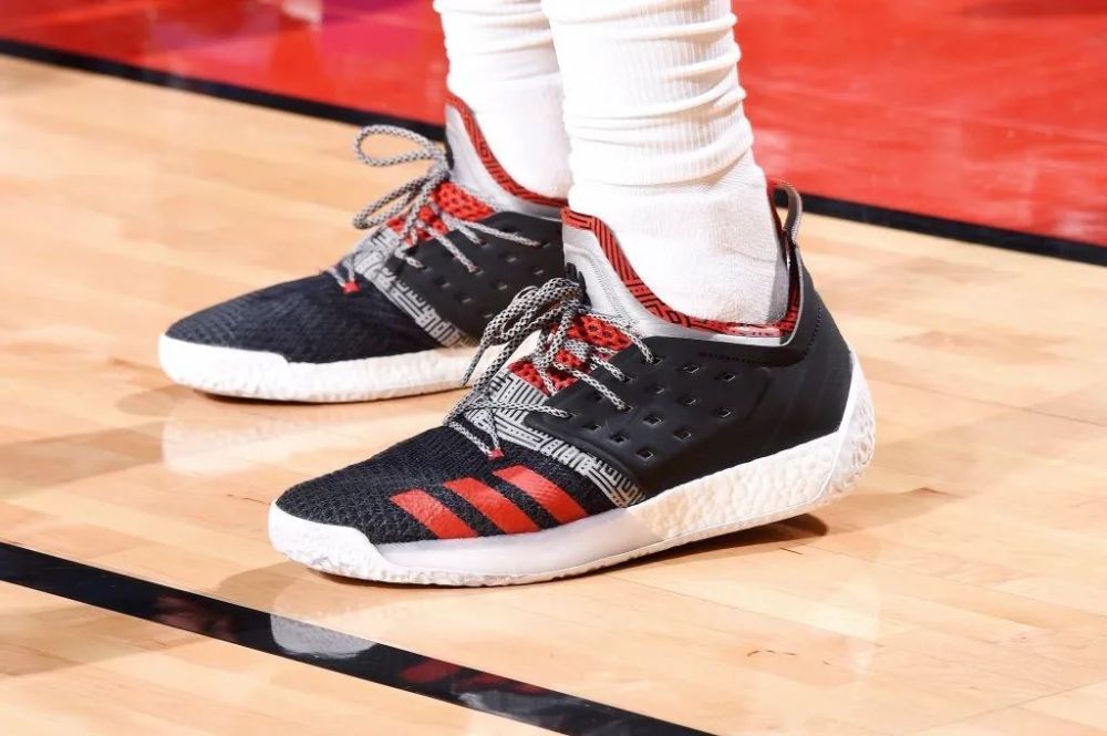 中底升级?新款阿迪旗舰篮球鞋:pro boost