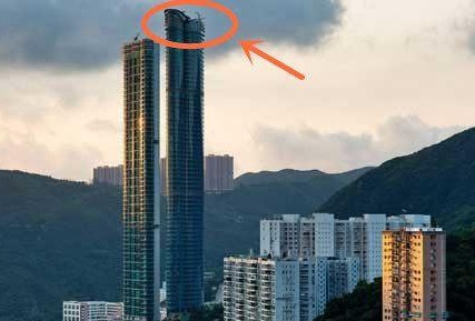 李嘉欣|50岁李嘉欣公开素颜照，网友惊呼认不出来：憔悴衰老，样子很怪