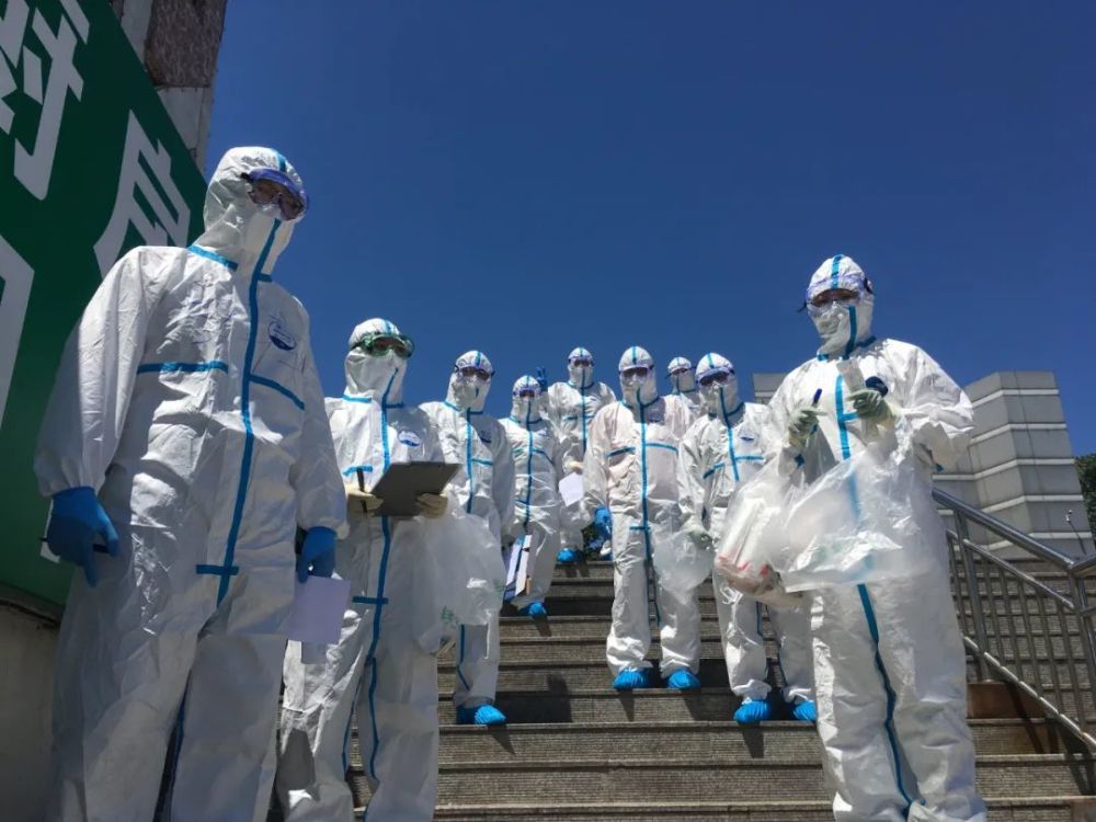 关键时刻关键时刻，他们再次逆行，炸酱面加油！