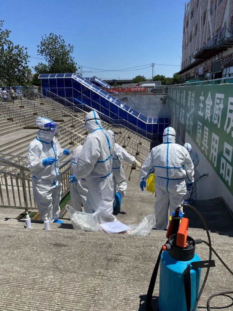 关键时刻关键时刻，他们再次逆行，炸酱面加油！