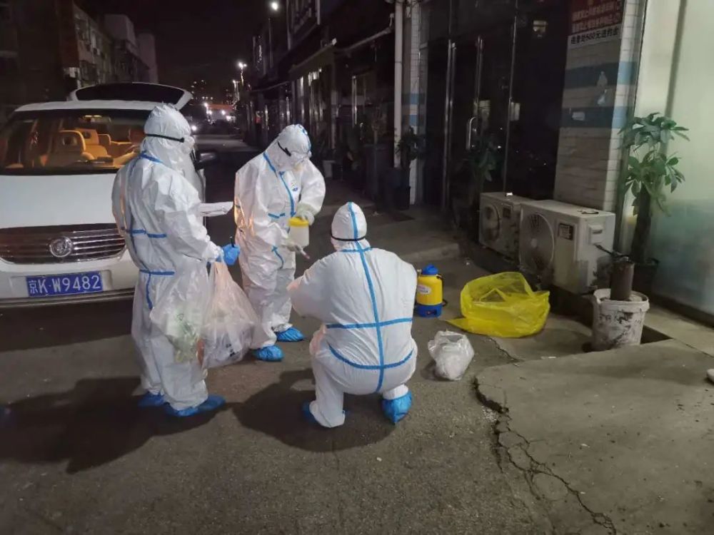 关键时刻关键时刻，他们再次逆行，炸酱面加油！