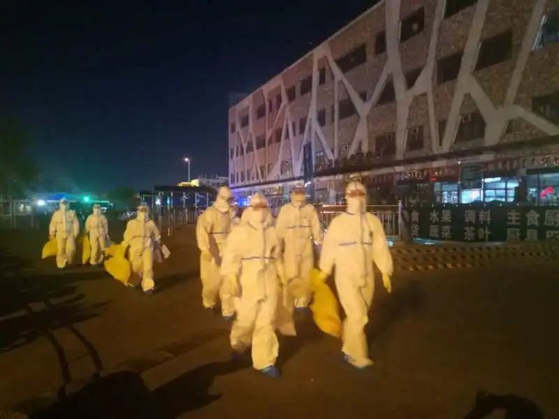 关键时刻关键时刻，他们再次逆行，炸酱面加油！