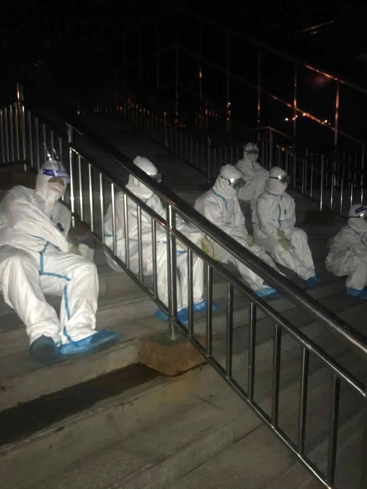 关键时刻关键时刻，他们再次逆行，炸酱面加油！