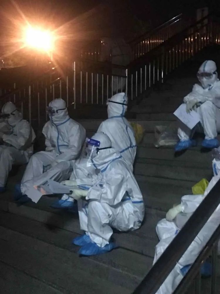 关键时刻关键时刻，他们再次逆行，炸酱面加油！