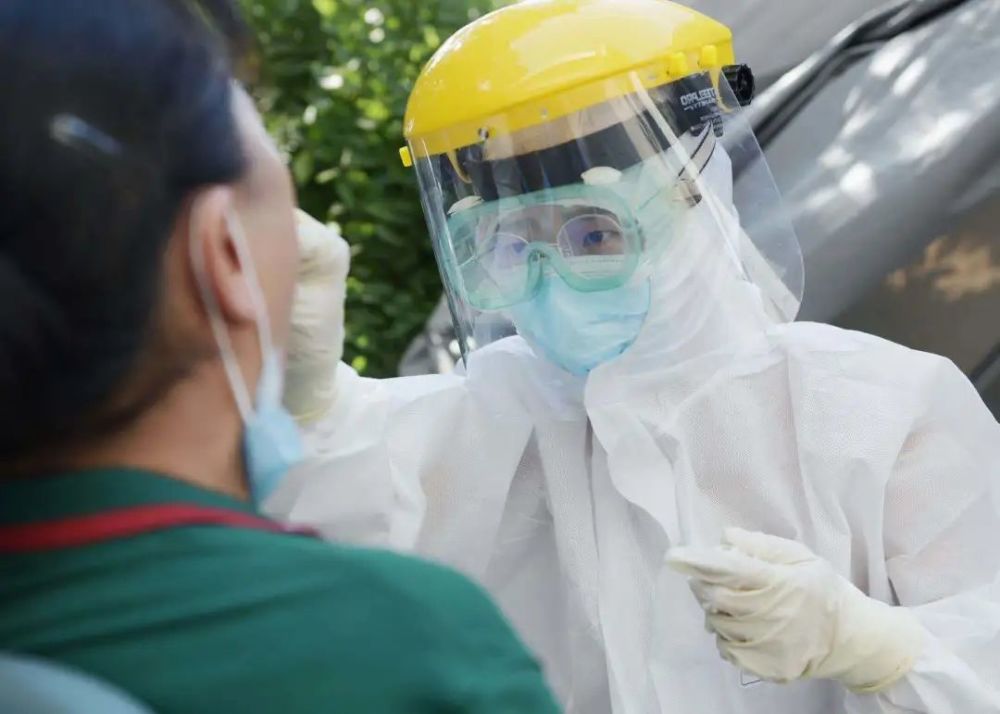 关键时刻关键时刻，他们再次逆行，炸酱面加油！