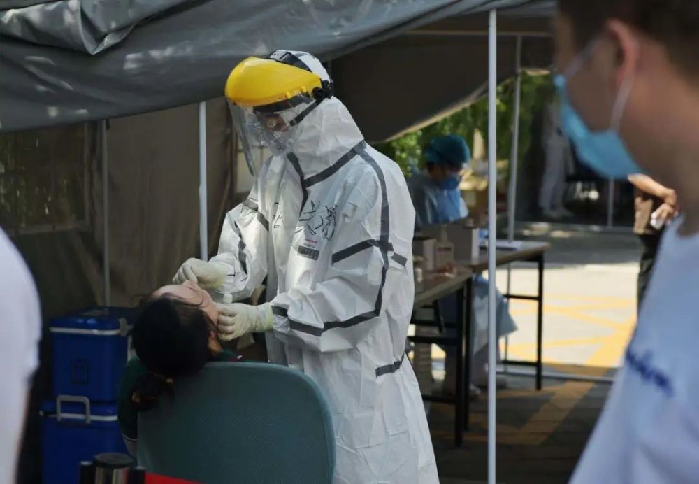 关键时刻关键时刻，他们再次逆行，炸酱面加油！