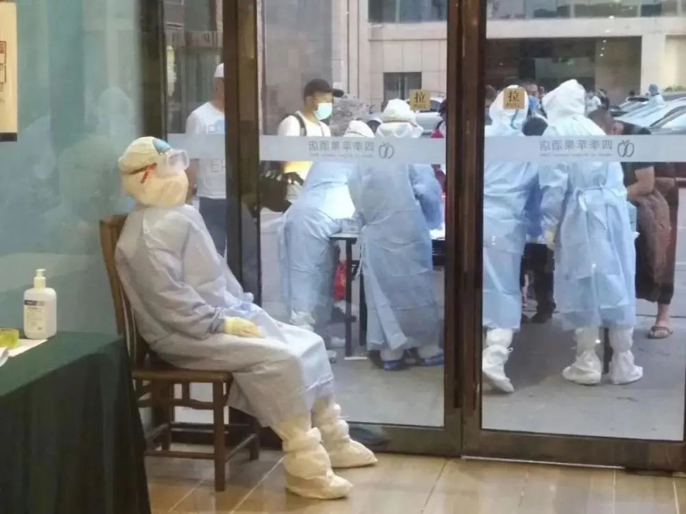 关键时刻关键时刻，他们再次逆行，炸酱面加油！