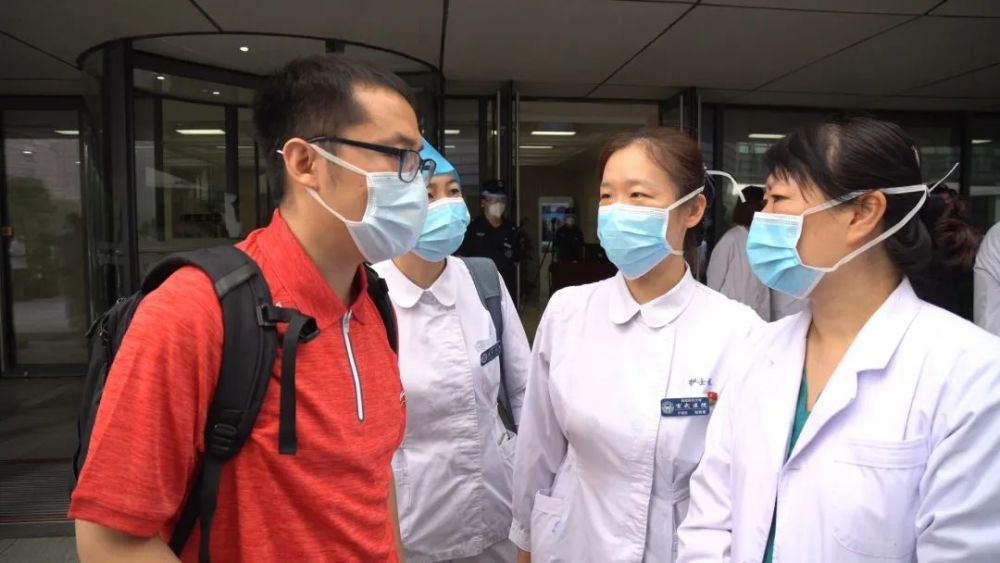 关键时刻关键时刻，他们再次逆行，炸酱面加油！