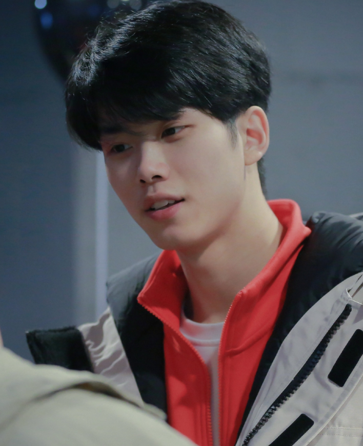 kpl隐藏男团笑煮撞脸陈冠希久诚9块腹肌麟羽c位出道