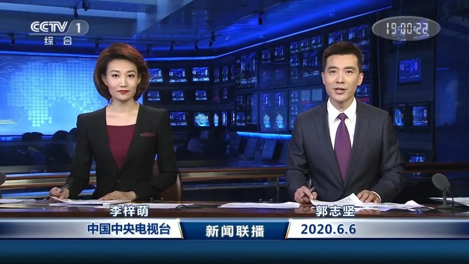 何岩柯|央视最帅的80后新闻主播何岩柯，这颜值和资历完全可以考虑接郭志坚的班