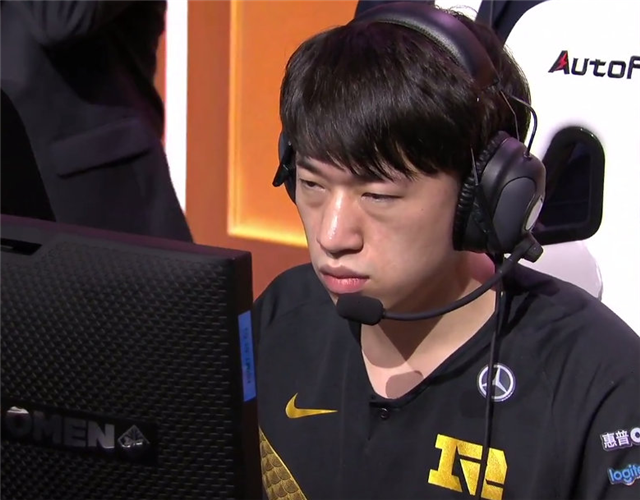 成小虎替补10天后cryin扛不住了在韩服做出这动作lck选手不满