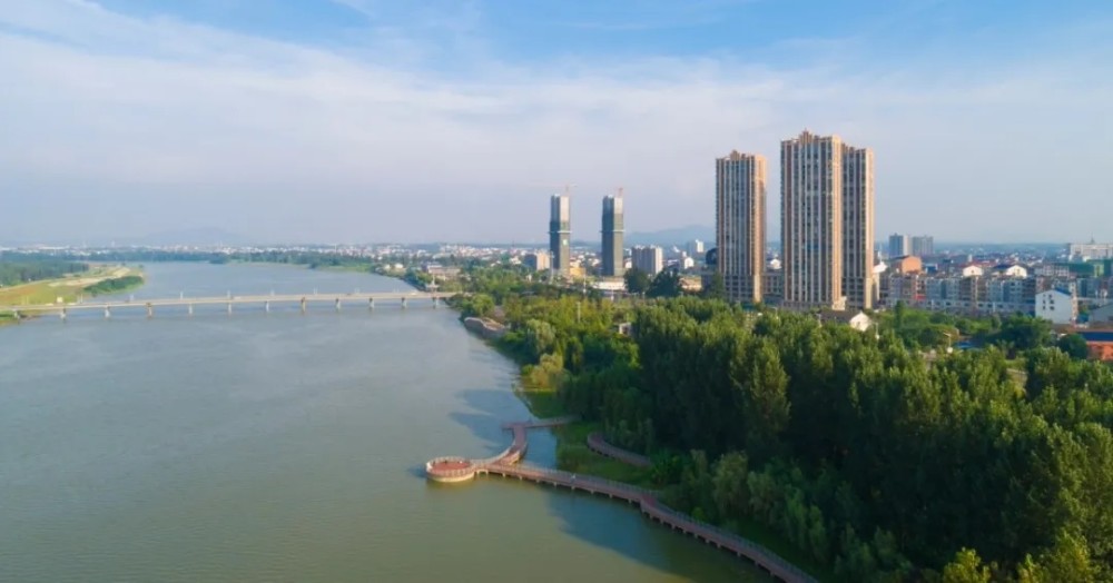 是怎样的一条江,容纳着诗祖,诗圣与诗宗?