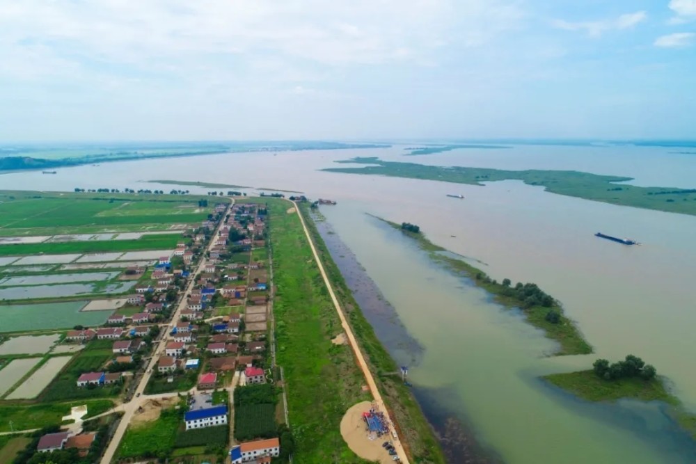 是怎样的一条江 容纳着诗祖 诗圣与诗宗 腾讯新闻