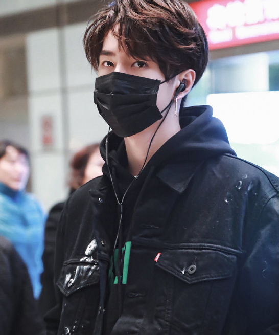 同样是男明星戴口罩躲过了李现避过了王一博却唯独败给了肖战