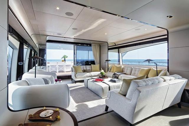 李嘉欣晒完过亿游艇岁月静好,甘比七亿游轮高清图外泄,港圈贵妇之战