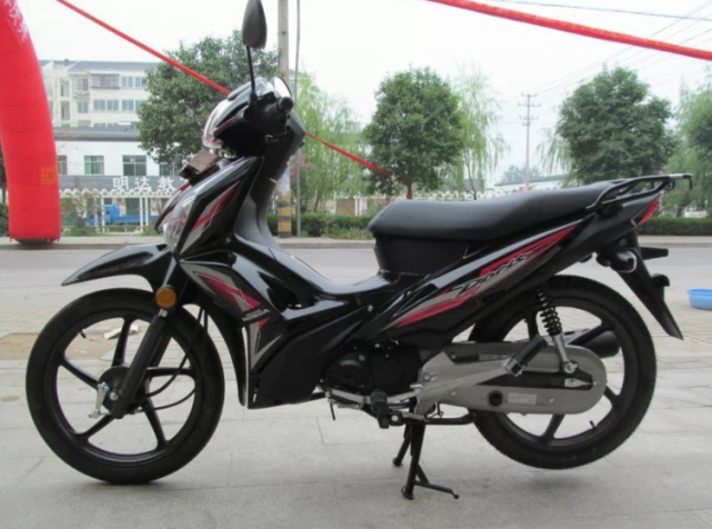 本田125代步弯梁车,单缸四冲程 fi电喷,6.2千瓦动力,5880元