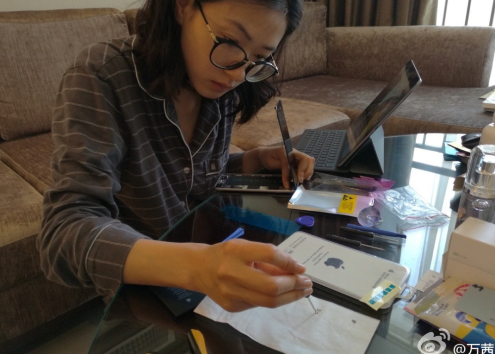 万茜|“姬圈扛把子”万茜泪崩：又A又飒的她，原来也有不为人知的一面