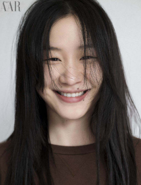 金婧做客李佳琦直播间被网友调侃又胖了