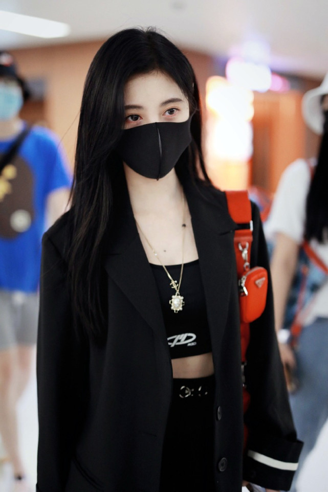 鞠婧祎时尚黑色套装温婉娴淑清艳脱俗小鞠气场强大展现仙女气质