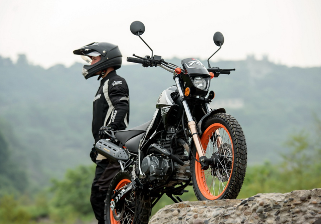 鑫源250级越野车,单缸2气门电喷12.5千瓦油耗2.8l,9680元