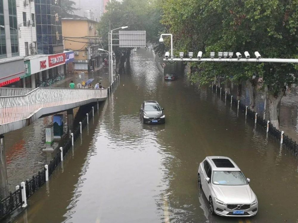 襄阳近期汛情:车库进入,路面积水,部分房屋进水.特殊时期做好措施