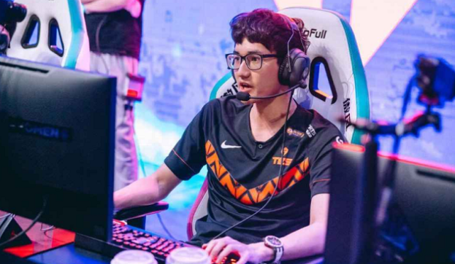 LOL：王思聪在朋友圈嘲讽卡萨？公开点名但却用这三个字总结！