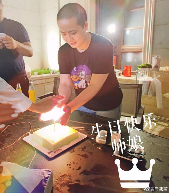 月份前就已经生病,为了手术已经剃了光头,在5月3日也就是郑敏生日当天