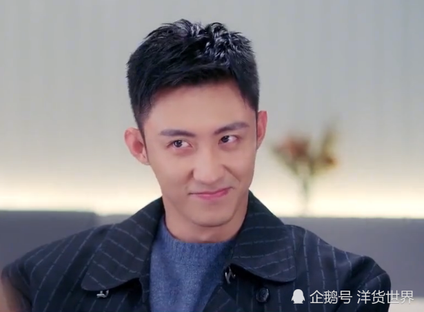 宋凛婚后成女儿奴,一手抱娃一手签合同!