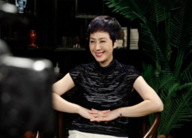 京剧演员史依弘顶着家人反对嫁给李成儒如今离婚13载还是单身