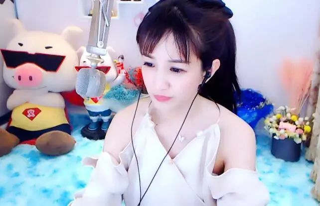 开过演唱会拍过电影,yy最成功女主播文儿,最后一次举办周年庆_腾讯