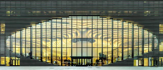 展现一个科幻的图书馆造型