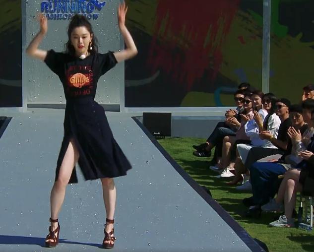 跑男t台秀宋轶尬舞何穗长腿吸睛baby出场那一刻观众懵了