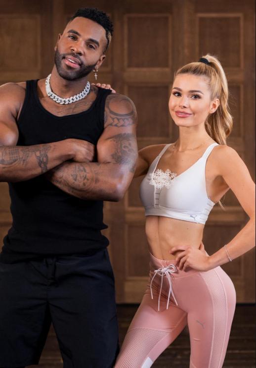 早前她还和美国歌手 jason derulo联合出了一期健身视频,俊男靓女的