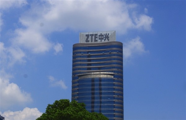 中兴宣布：将推出全球第一款屏下摄像头智能机