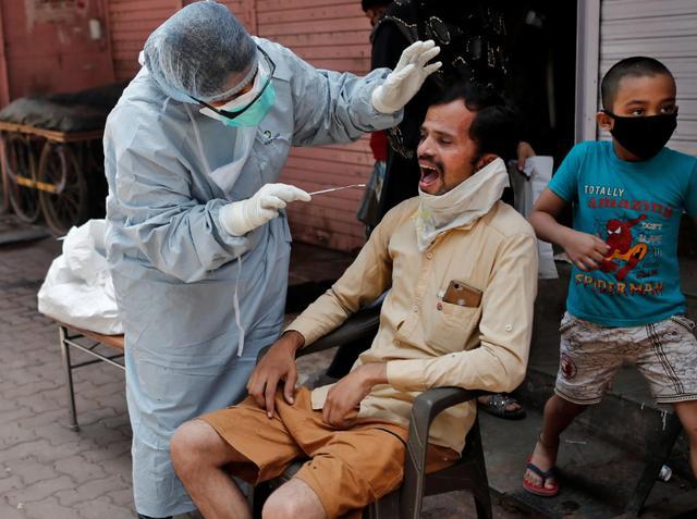 印度_社会|印度确诊总数超202万，90万健康志愿者大罢工，抗议防护不足