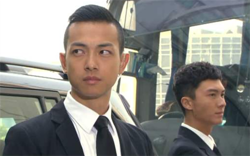 一般来说,有洪立明在身边保护,李泽楷一定会加倍对他好,但事实恰恰