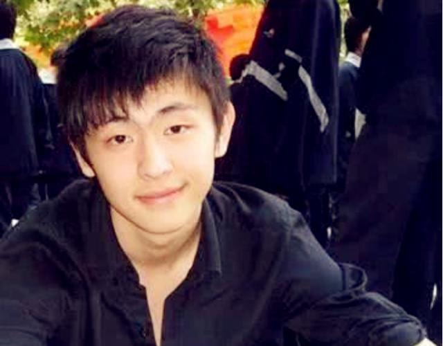 邓伦被琼瑶带进娱乐圈,多次和杨紫合作,在极挑被岳云鹏"告白"!