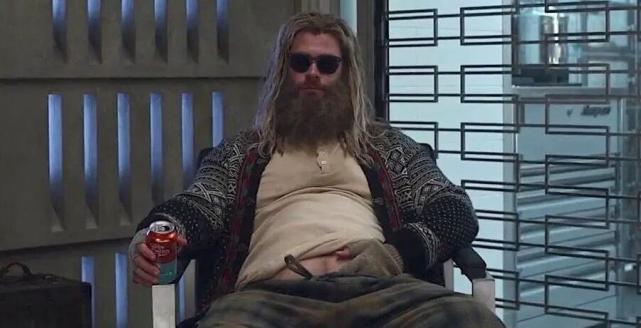 为什么雷神在《复联4》变成肥宅?他长胖了对大家都好