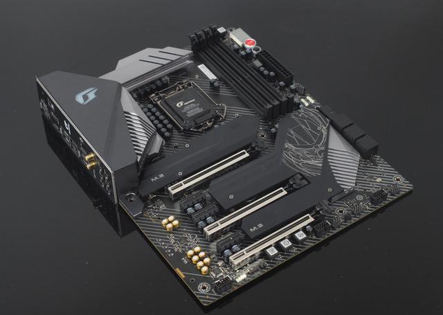 七彩虹z490 vulcan x主板体验 i7-10700k超频测试