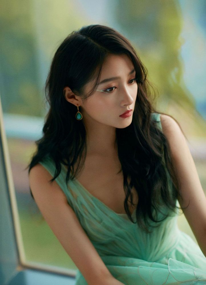 关晓彤在"618晚会"上测颜值,谁注意测出来的相似明星?逗人玩?