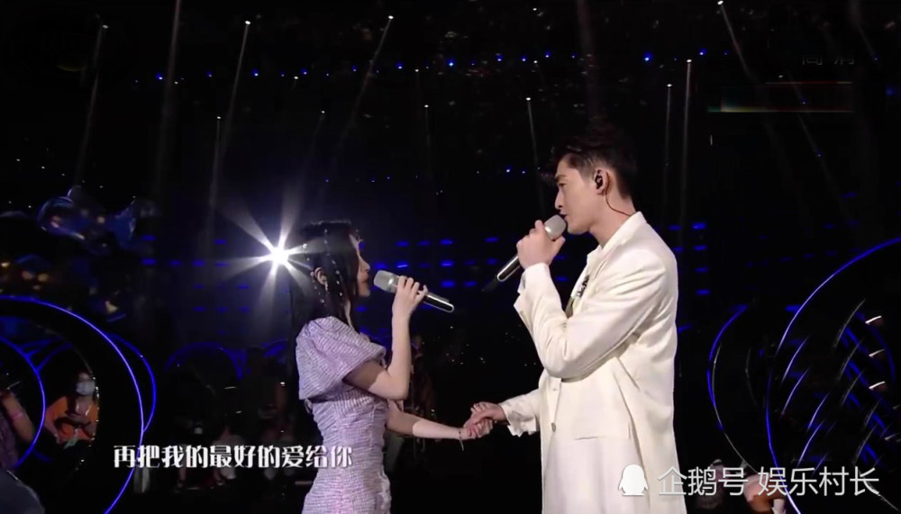 湖南卫视618晚会,张翰鞠婧祎合唱牵手拥抱摸头,仿佛演绎张翰郑爽故事